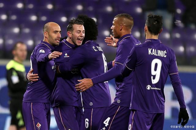 玩3p我被两个男人夹在中间